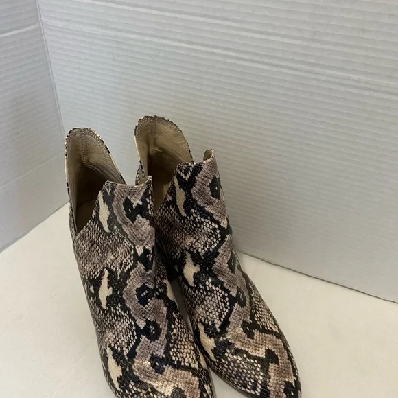 Steve Madden Snakeskin Pattern Ankle Booties size 10 M women. Block Heel. OBO - Picture 11 of 14